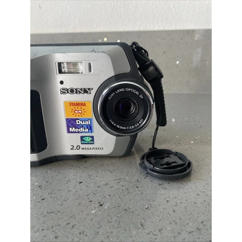 Sony FD Mavica Digital Camera MVC-FD200 No Battery - No Charger - Untested